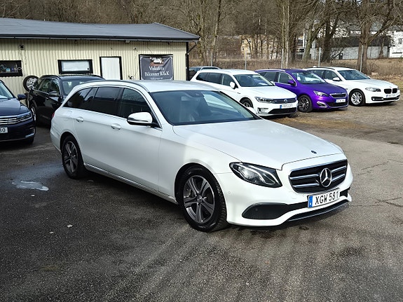 Mercedes-Benz E200 10 of 23