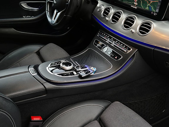 Mercedes-Benz E200 16 of 23