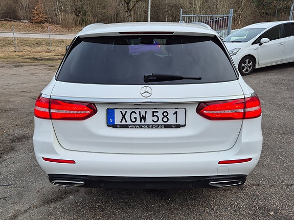 Mercedes-Benz E200 23 of 23