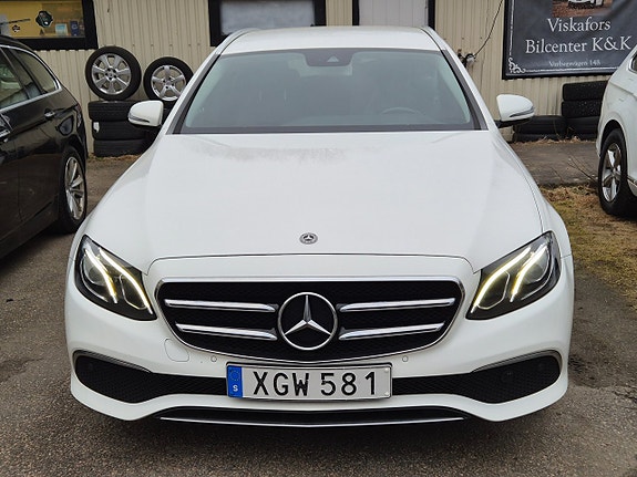Mercedes-Benz E200 4 of 5