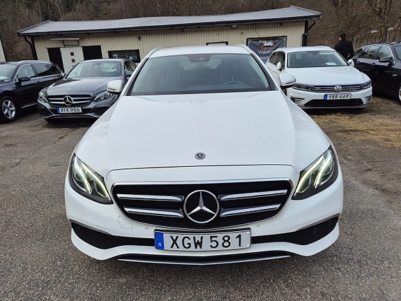 Mercedes-Benz E200 18 of 23