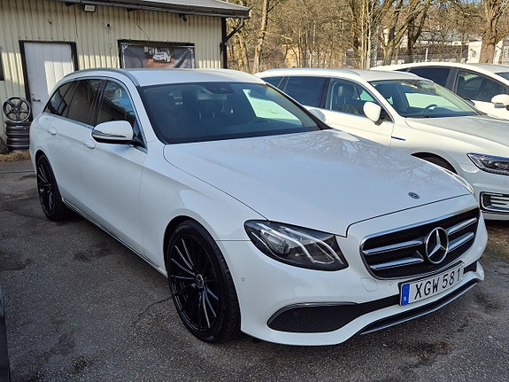 Mercedes-Benz E200 19 of 23
