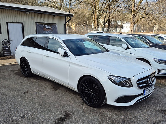 Mercedes-Benz E200 21 of 23