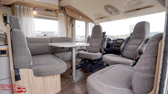 Hymer B 678 CL | Långbäddar | Automat | ALDE 5 of 21