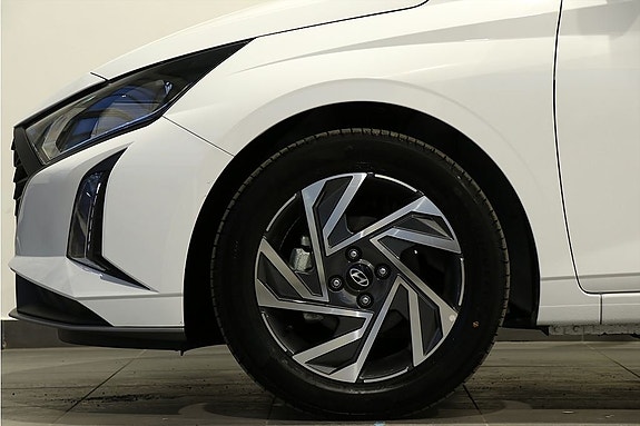 Hyundai i20 2 of 5