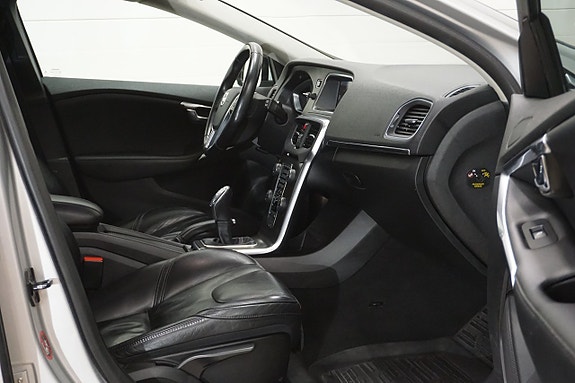 Volvo V40 11 of 27
