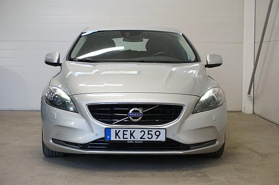 Volvo V40 3 of 5