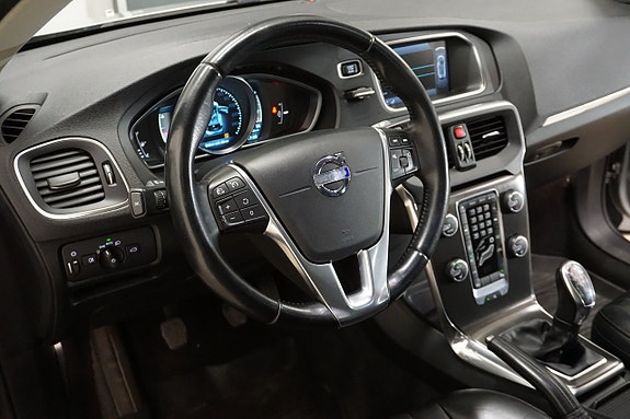 Volvo V40 13 of 27