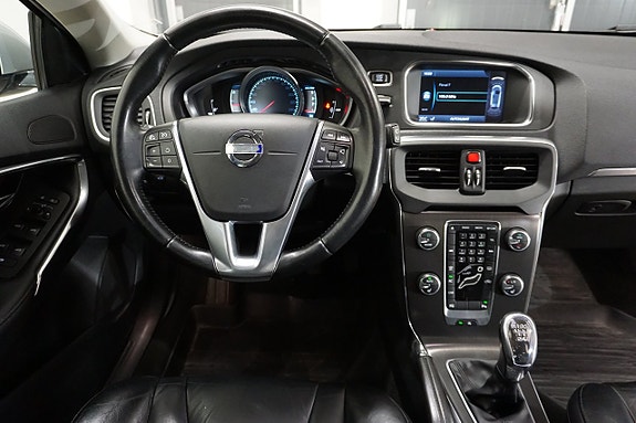 Volvo V40 12 of 27