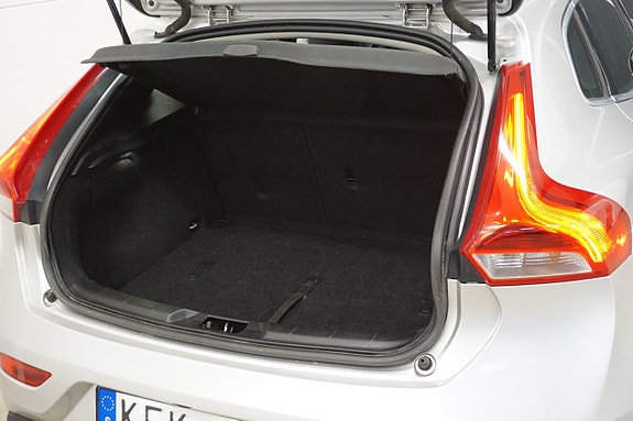 Volvo V40 8 of 27