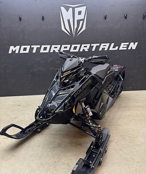 Polaris INDY XCR 9R 137" - DEMO 4 of 4