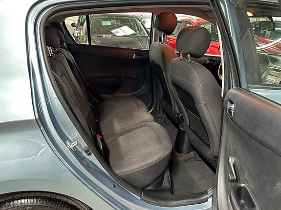 Hyundai i20 10 of 14