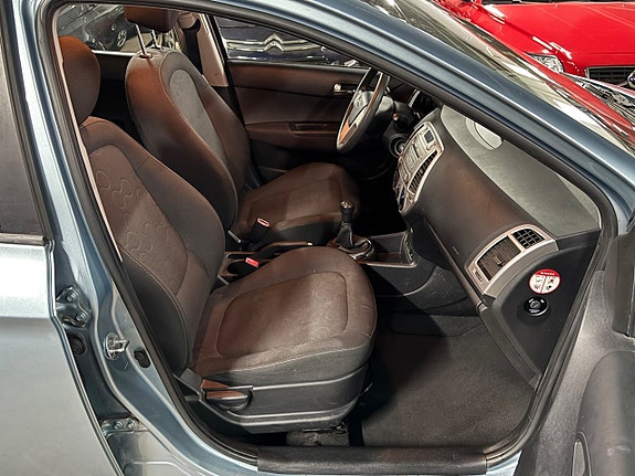 Hyundai i20 8 of 14