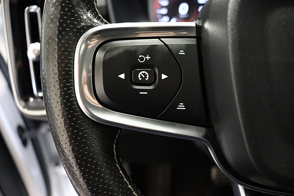 Volvo XC40 16 of 23
