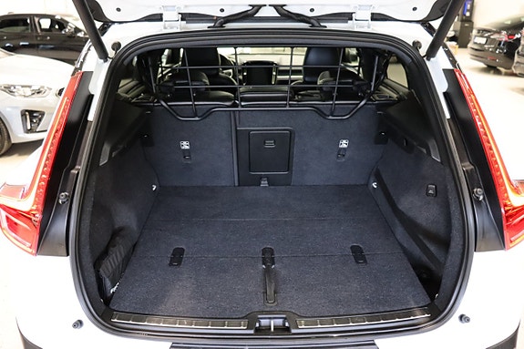 Volvo XC40 6 of 23