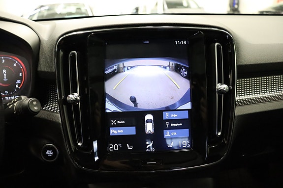 Volvo XC40 18 of 23