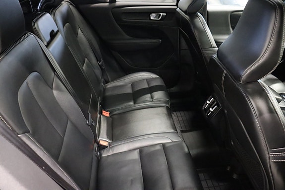 Volvo XC40 12 of 23