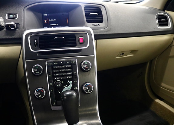 Volvo V60 14 of 24