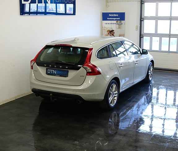 Volvo V60 2 of 24