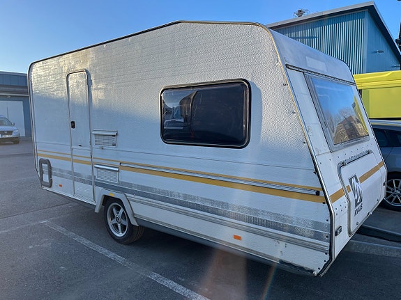 Knaus Sydwind 450 H PRISSÄNKT Praktisk ombyggd husvagn till t ex crossvagn 2 of 5