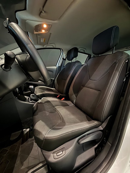 Renault Clio 10 of 15