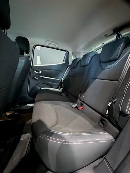 Renault Clio 9 of 15