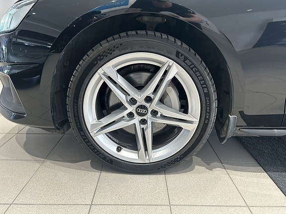 Audi A4 4 of 26
