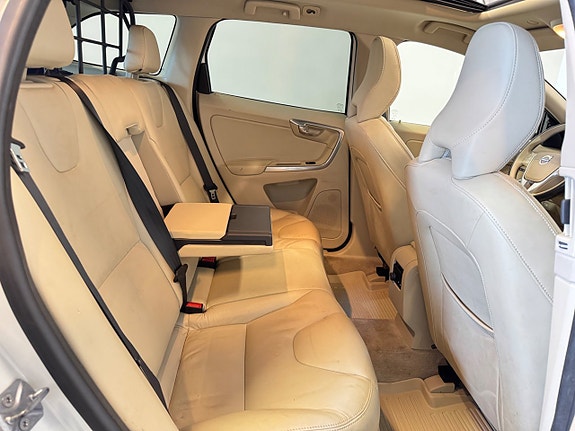 Volvo XC60 24 of 27