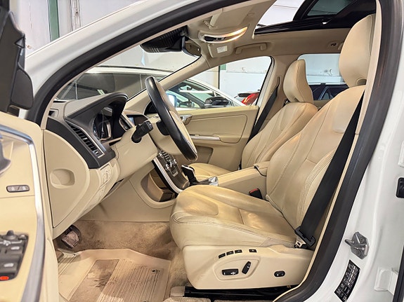 Volvo XC60 12 of 27