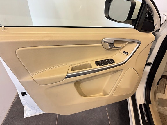 Volvo XC60 9 of 27