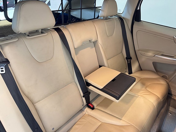 Volvo XC60 23 of 27