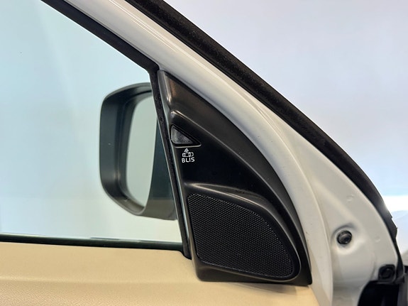 Volvo XC60 10 of 27