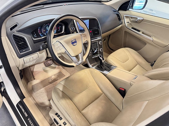 Volvo XC60 11 of 27