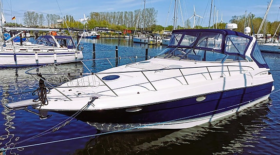 Regal 3560 Commodore