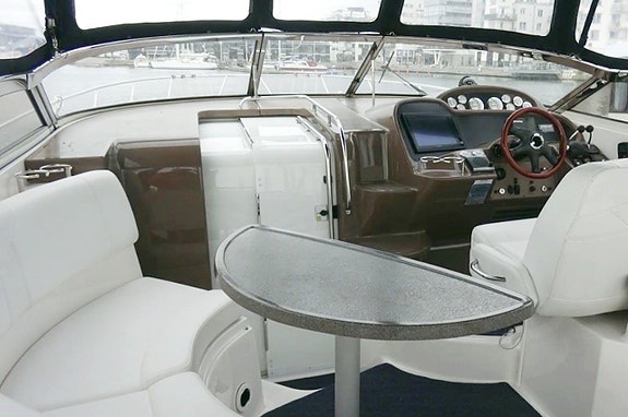 Regal 3560 Commodore 5 of 19