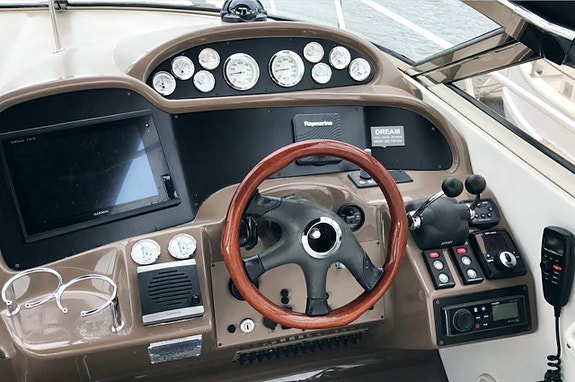 Regal 3560 Commodore 6 of 19