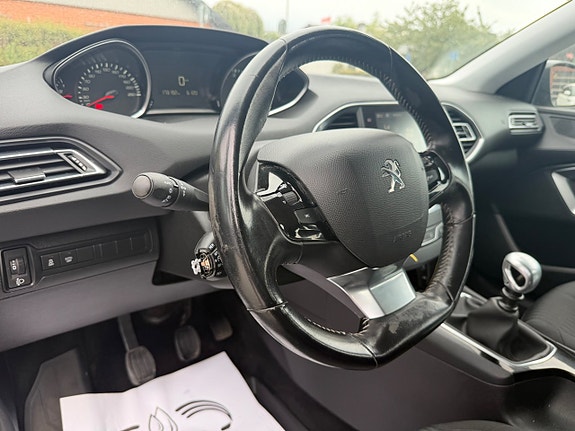 Peugeot 308 SW 10 of 11