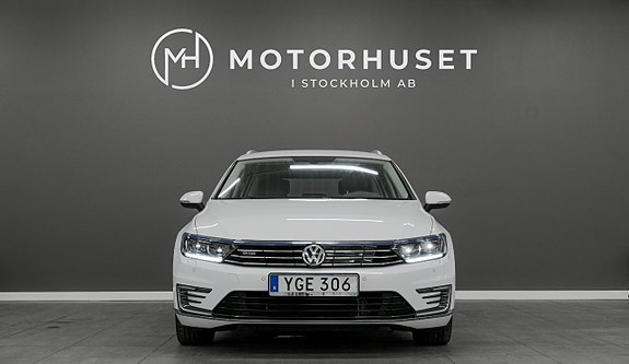Volkswagen Passat 2 of 5