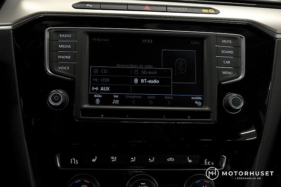Volkswagen Passat 12 of 20