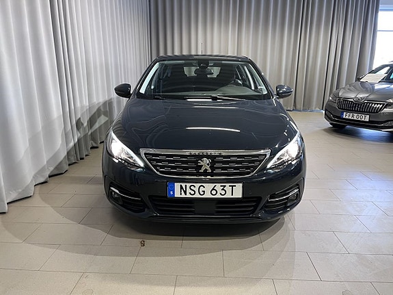 Peugeot 308 2 of 5