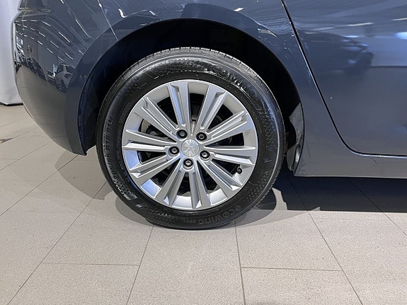 Peugeot 308 8 of 16