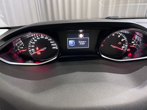 Peugeot 308 12 of 16