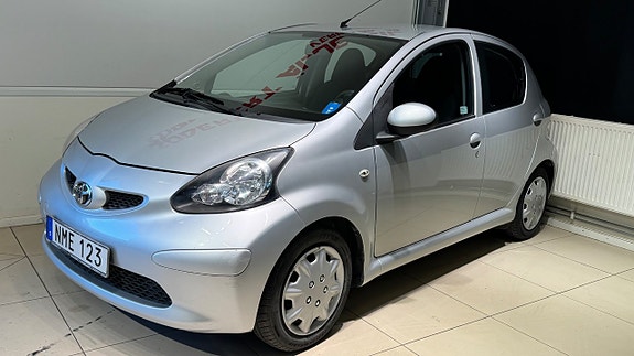 Toyota Aygo 2 of 15