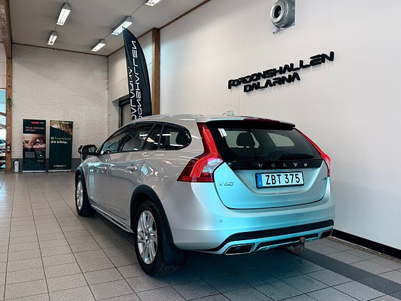 Volvo V60 Cross Country 5 of 5