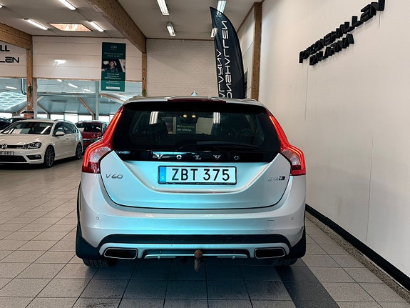 Volvo V60 Cross Country 4 of 5