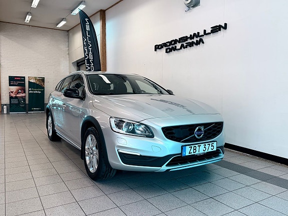 Volvo V60 Cross Country 3 of 5