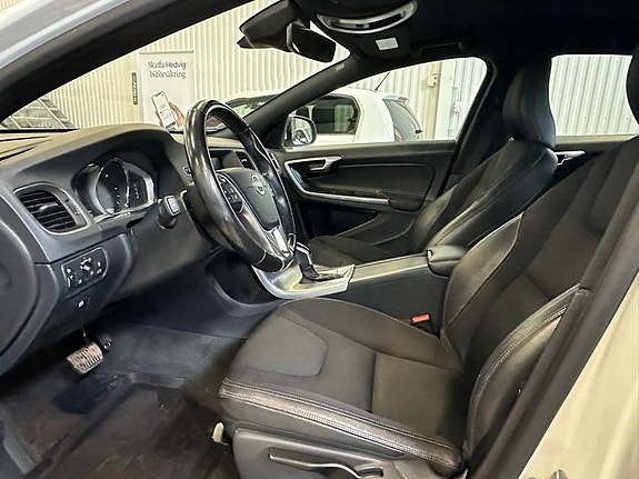 Volvo V60 14 of 26