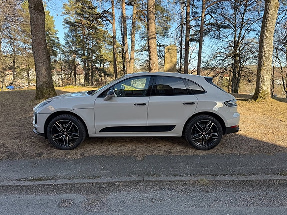 Porsche Macan 4 of 5