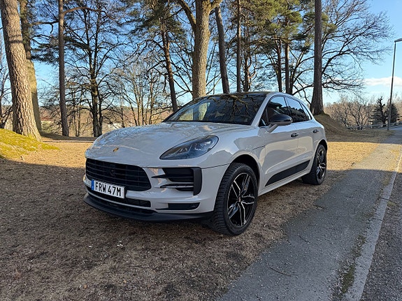 Porsche Macan 2 of 5