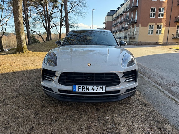 Porsche Macan 3 of 5